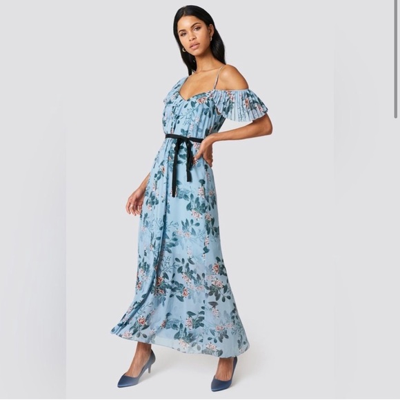 French Connection Dresses & Skirts - French Connection kioa pleated maxi Dresses
